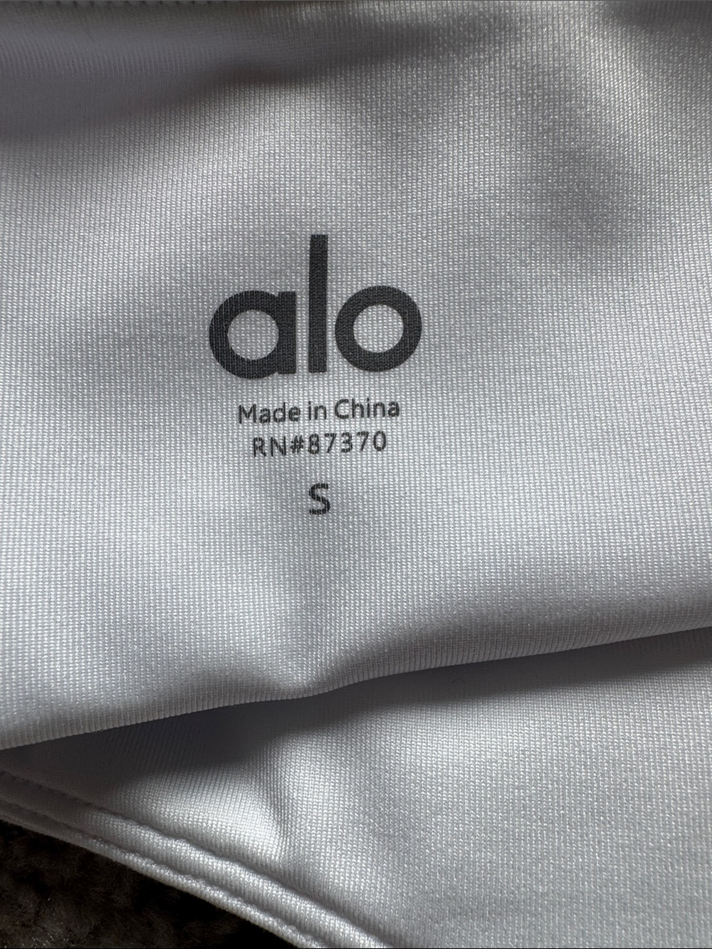 Alo Yoga - Airbrush Enso Cross Bra in White size Small - Picture 6 of 6
